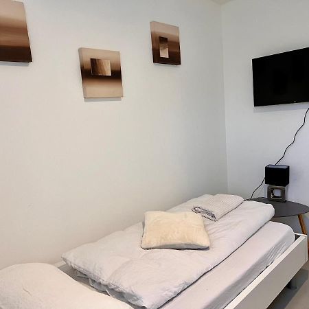 Budget Room Free Parking Прателн Екстериор снимка