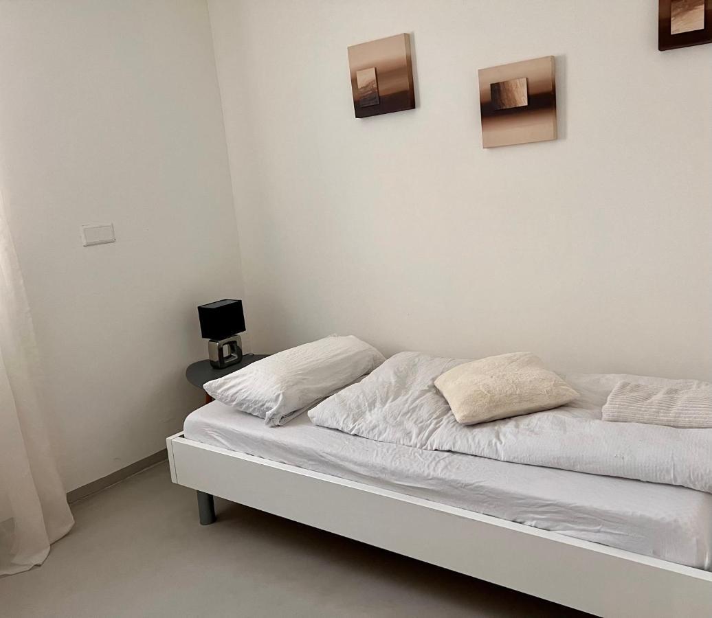 Budget Room Free Parking Прателн Екстериор снимка